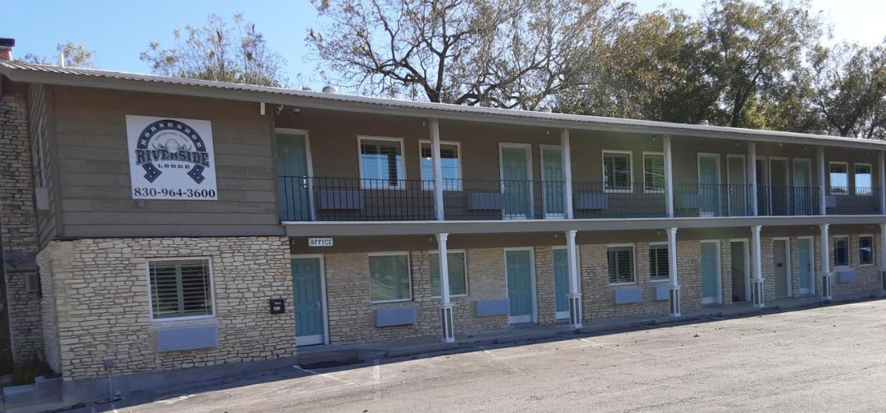 Horseshoe Riverside Lodge Canyon Lake Exterior photo